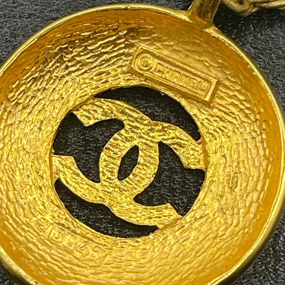 Authentic CHANEL CC Vintage 24K Gold Plated Necklace Chain Medallion Pendant - Picture 9 of 11
